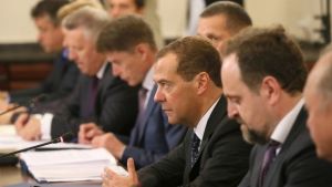 Медведев предупредил о непростой шестилетке в экономике