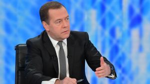 Медведев призвал россиян терпеть