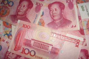Китай резко ослабил курс юаня