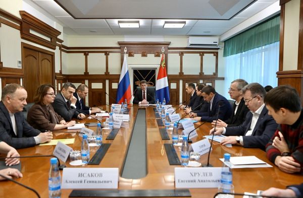 фото: А. Сафронов/primorsky.ru |  Кожемяко устанавливает контроль. Застройщики в «доле»