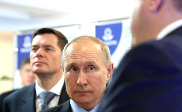фото: kremlin.ru |  Путина погружают в энергосети. Известный госхолдинг нацелился на ДРСК