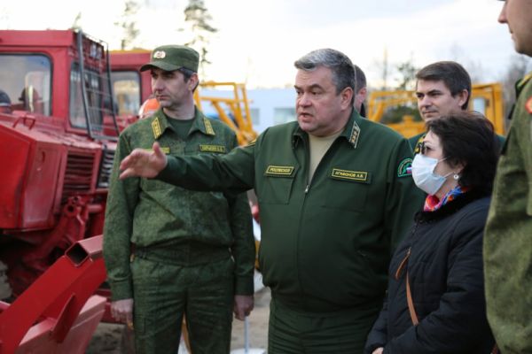фото: пресс-служба Л. Талабаевой |  Людмила Талабаева проинспектировала лесопожарную станцию