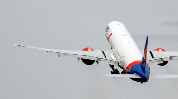 фото: azurair.ru |  Известная авиакомпания полетит из Владивостока в Сочи