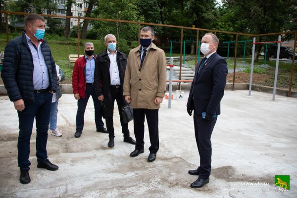 фото: А. Котлярова/пресс-служба администрации Владивостока |  Что сделают на одной из улиц Владивостока? Гуменюк все рассказал