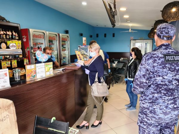 фото: пресс-служба администрации Владивостока |  Антикоронавирусные меры: кафе и рестораны Владивостока получают «черную» метку