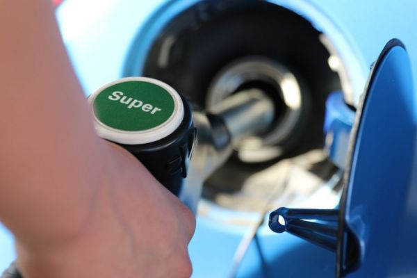 фото pixabay.com |  Цены на бензин заливают льготами: депутаты обратились к Трутневу