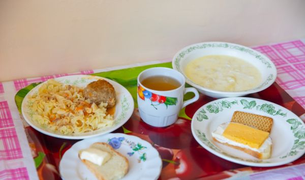 фото: А. Котлярова |  Вице-мэры Владивостока проверили качество питания в школах