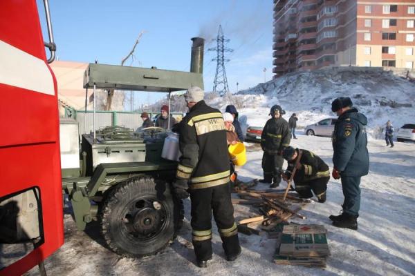 пресс-служба администрации г. Владивостока |  Последствия ледяного шторма устраняют во Владивостоке