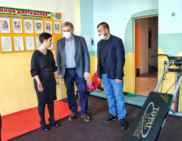 «Восточный Порт» |  «Восточный Порт» передал детскому дому Находки многофункциональные спортивные тренажеры