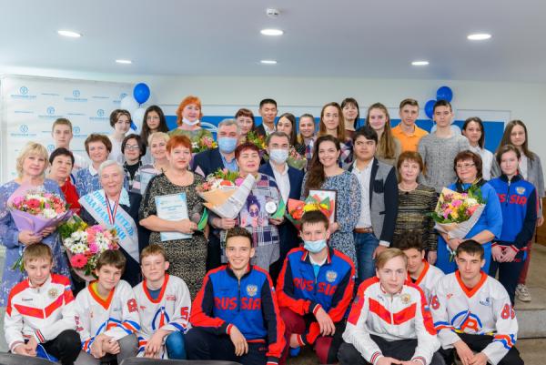 АО «Восточный Порт» |  Фонд «Восточный Порт» отметил день рождения вручением премии неравнодушным жителям Врангеля