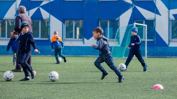 фото: предоставил "Терминал Астафьева" |  «Терминал Астафьева» приступил к реконструкции поля ФК «Океан»