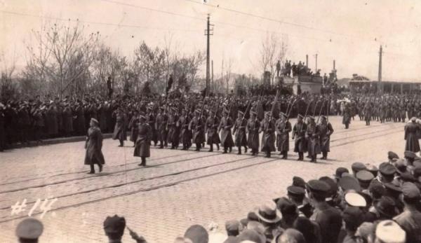 фото: ru.wikipedia.org |  Военные стали стекаться во Владивосток