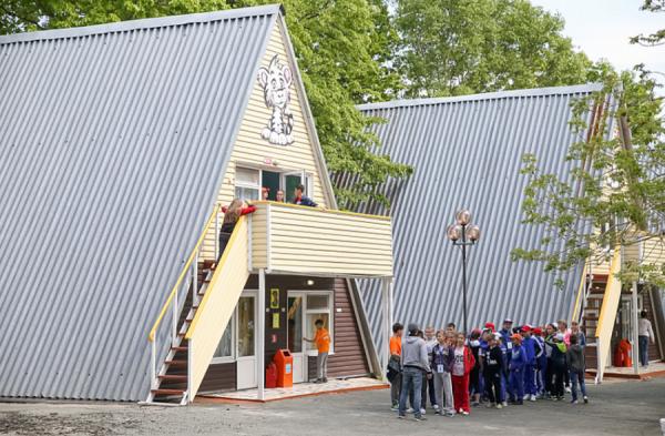 фото: primorsky.ru |  Деньги на карту: приморцы активно пользуются программой детского туристического кешбэка