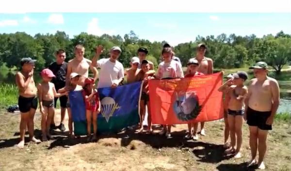  Для ребят из села Реттиховка провели праздник ко Дню Воздушно-десантных войск