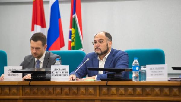 фото: Анастасия Котлярова/ vlc.ru |  Константин Шестаков обсудил развитие спорта со спортивными федерациями