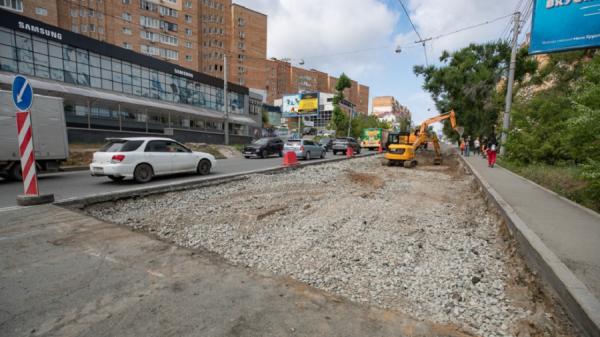 фото: Анастасия Котлярова/ vlc.ru |  На Океанском проспекте отремонтируют 2,2 тысячи квадратных метров дороги