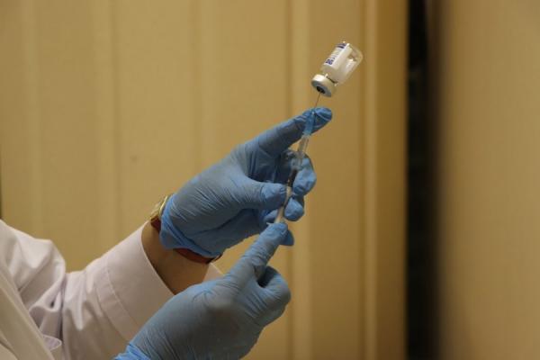 фото: primpress |  Из-за новых мутаций коронавируса состав вакцин изменят. Когда-нибудь