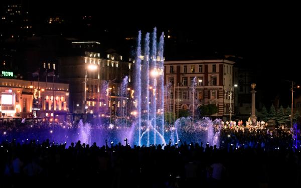 Фото: Сбер |  Сбер подарил Владивостоку уникальный музыкальный фонтан