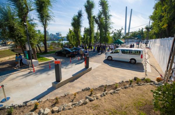фото: Анастасия Котлярова/ vlc.ru |  В рамках ВЭФ во Владивостоке появилась уникальная парковка