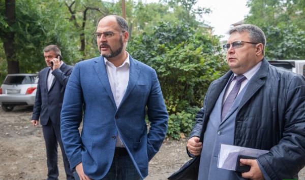 фото: vlc.ru |  Ливневку увяжут с придомовыми дорогами. Решение Шестакова