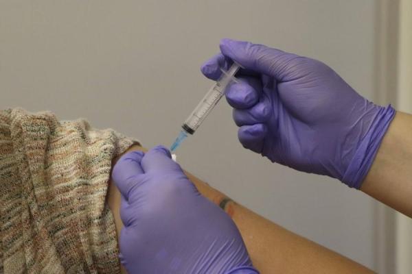 фото: primpress |  Делать прививку от коронавируса придется раз в год