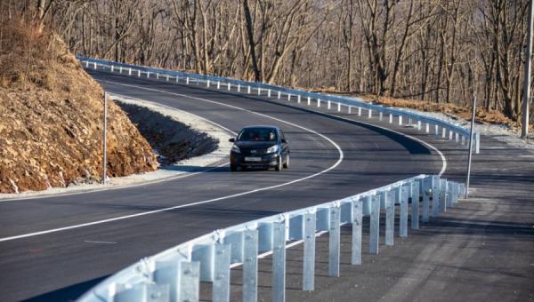 фото: Анастасия Котлярова/ vlc.ru |  На Русском острове появилось 1 300 метров нового асфальта