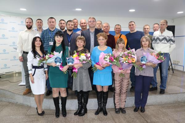 Фото: АО «Восточный Порт» |  В «Восточном Порту» состоялась юбилейная церемония чествования лучших наставников