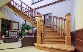 Фото: freepik.com |  Преимущества и особенности выбора готовых деревянных лестниц: по каким именно критериям стоит делать выбор изделий?