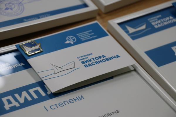 Фото: АО «Восточный Порт» |  Фонд «Восточный Порт» в четвертый раз вручил именную стипендию школьникам Врангеля