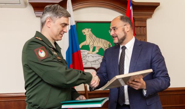 фото: vlc.ru |  Мэр Владивостока пообещал создать все  условия для успешных занятий спортом