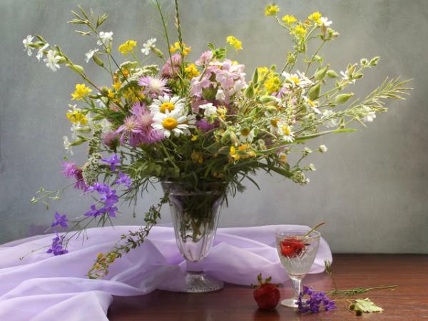 Фото: flowry.ru |  Достоинства полевых цветов и букетов