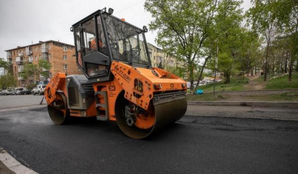 фото: vlc.ru |  Работы по укладке нового асфальта стартовали на улице Невской во Владивостоке