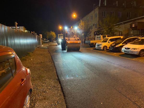 фото: vlc.ru |  Укладывают за ночь. На дорогах Владивостока давно такого не происходило