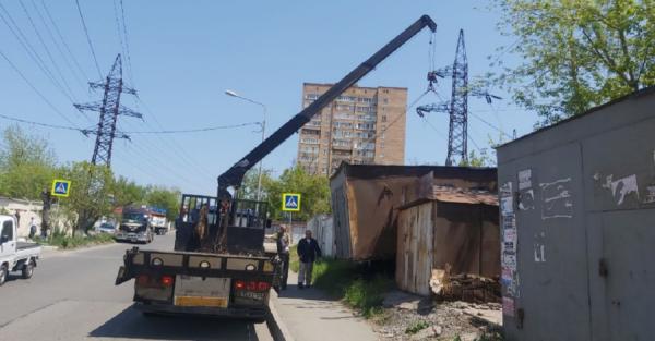 Фото: МБУ «Содержание городских территорий» |  За демонтаж заплатят из своего кармана. Во Владивостоке убирают незаконные гаражи