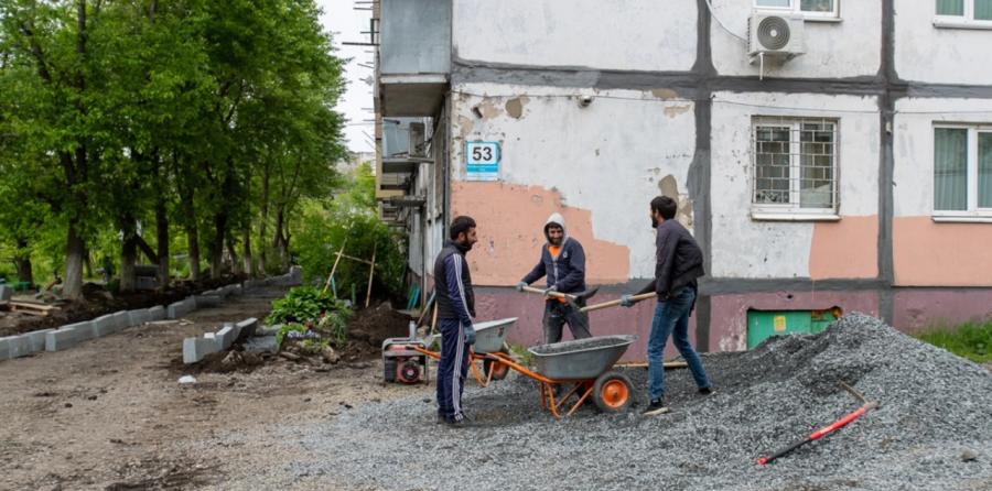Ремонт дворов во Владивостоке набирает обороты