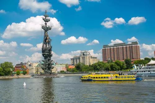 Фото: freepik.com |  Совершите незабываемое речное путешествие по Москве-реке