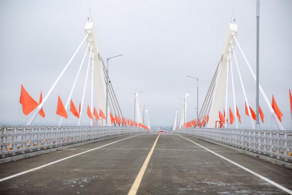 фото: правительство Амурской области |  Обещанного ждали 27 лет. Из России в Китай проложили автомобильный мост
