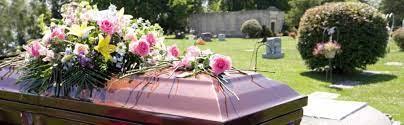 Фото: freepik.com |  Погребение на кладбище: что нужно учитывать?