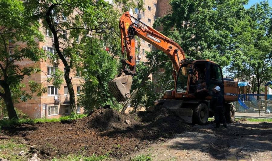 Во Владивостоке ремонтируют дворы по новой федеральной программе