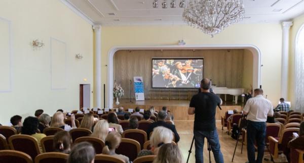фото: Максим Долбнин / vlc.ru |  Уже второй: во Владивостоке открыли виртуальный концертный зал