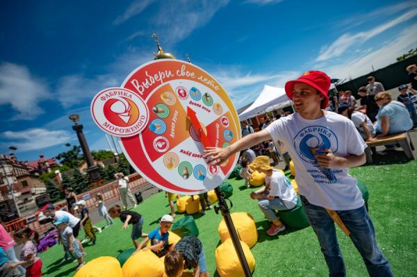  Фабрика мороженого отметила День города вместе с владивостокцами