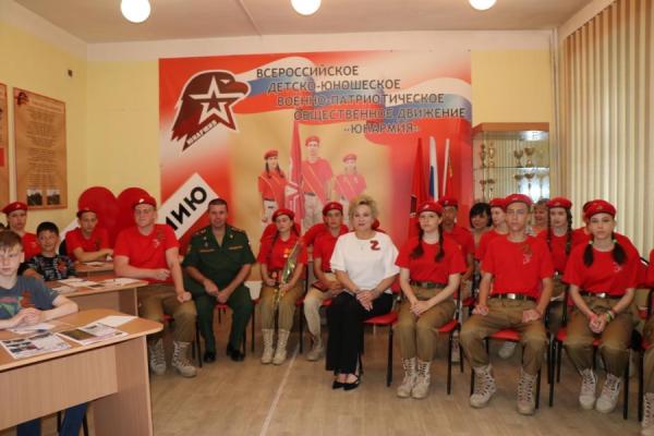 adm-ussuriisk.ru |  Школьникам из Уссурийска вручили знаки «Юнармейской доблести»