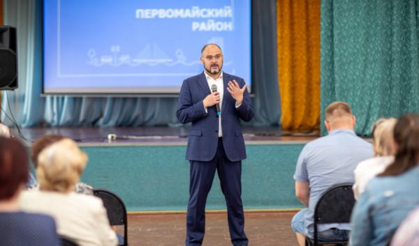 фото: vlc.ru |  Личные встречи главы города с жителями помогают в благоустройстве Владивостока