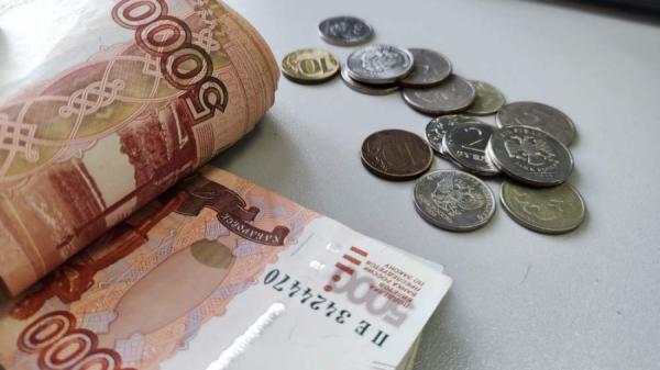 фото KONKURENT |  До 60 000 рублей. Россиянам грозит новое ограничение при денежных переводах