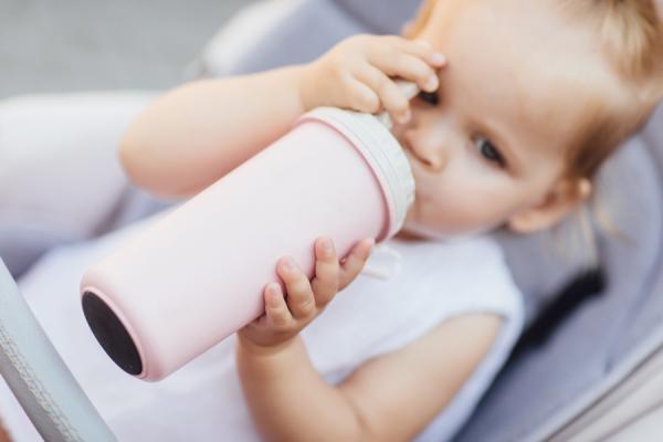 Фото: freepik.com |  Какую детскую воду лучше не пить? Уже есть исследования