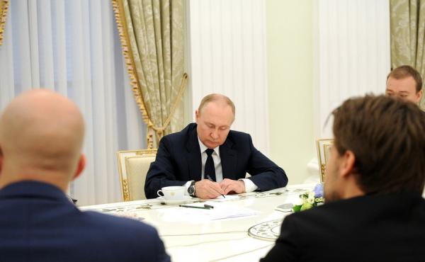 фото: kremlin.ru |  Путин поставил правительство Мишустина на стапели