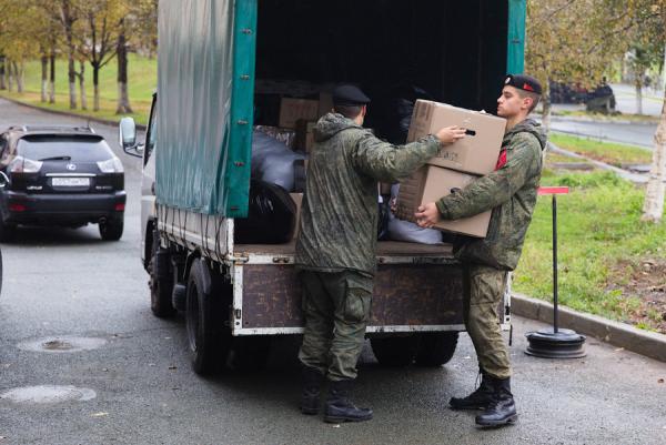фото: vlc.ru |  Вице-мэр Владивостока передал очередную партию гумгруза мобилизованным приморцам