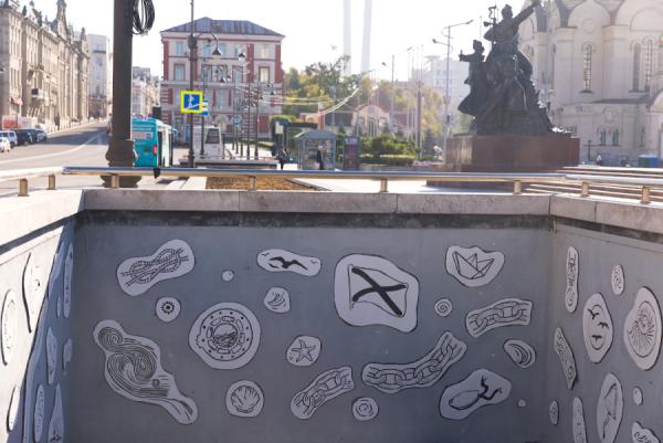 фото: Анастасия Котлярова/ vlc.ru |  Узнаваемые элементы. Подземный переход в центре Владивостока меняет свой облик