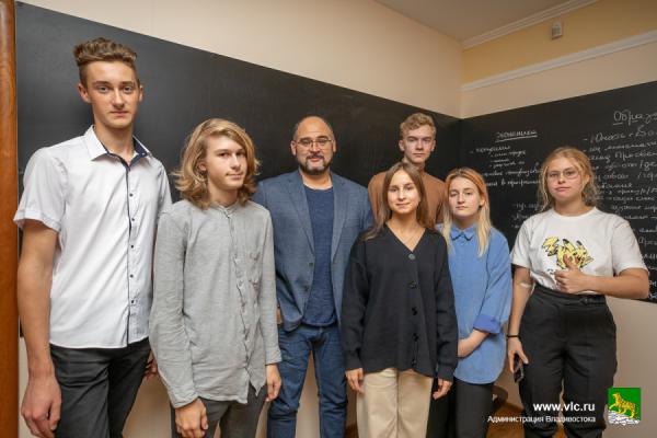 фото: Анастасия Котлярова/ vlc.ru |  Школьники Владивостока предложили создать свое собственное СМИ