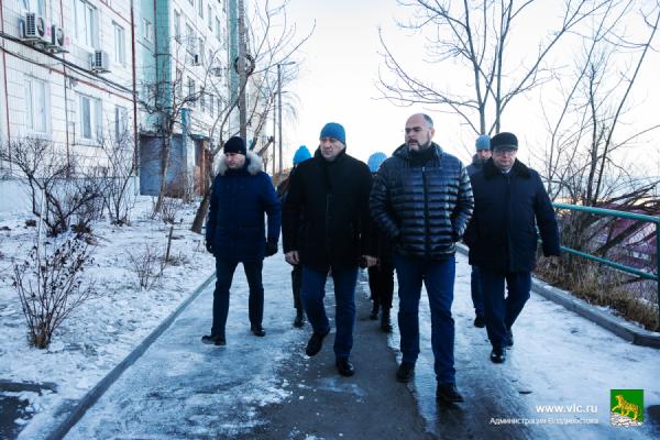 фото: vlc.ru |  Глава Владивостока провел внеплановую проверку управляющих компаний